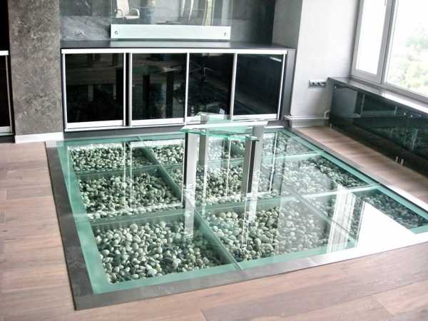 Скляна підлога з камінцями